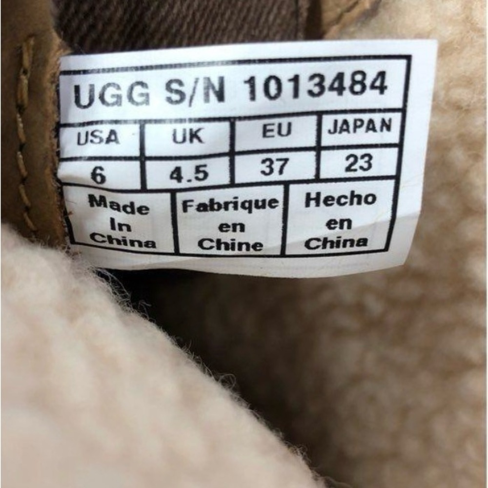 UGG Women's Elsa Deco Quilt Chestnut Waterproof Boot US Size 6 Medium - Picture 2 of 5